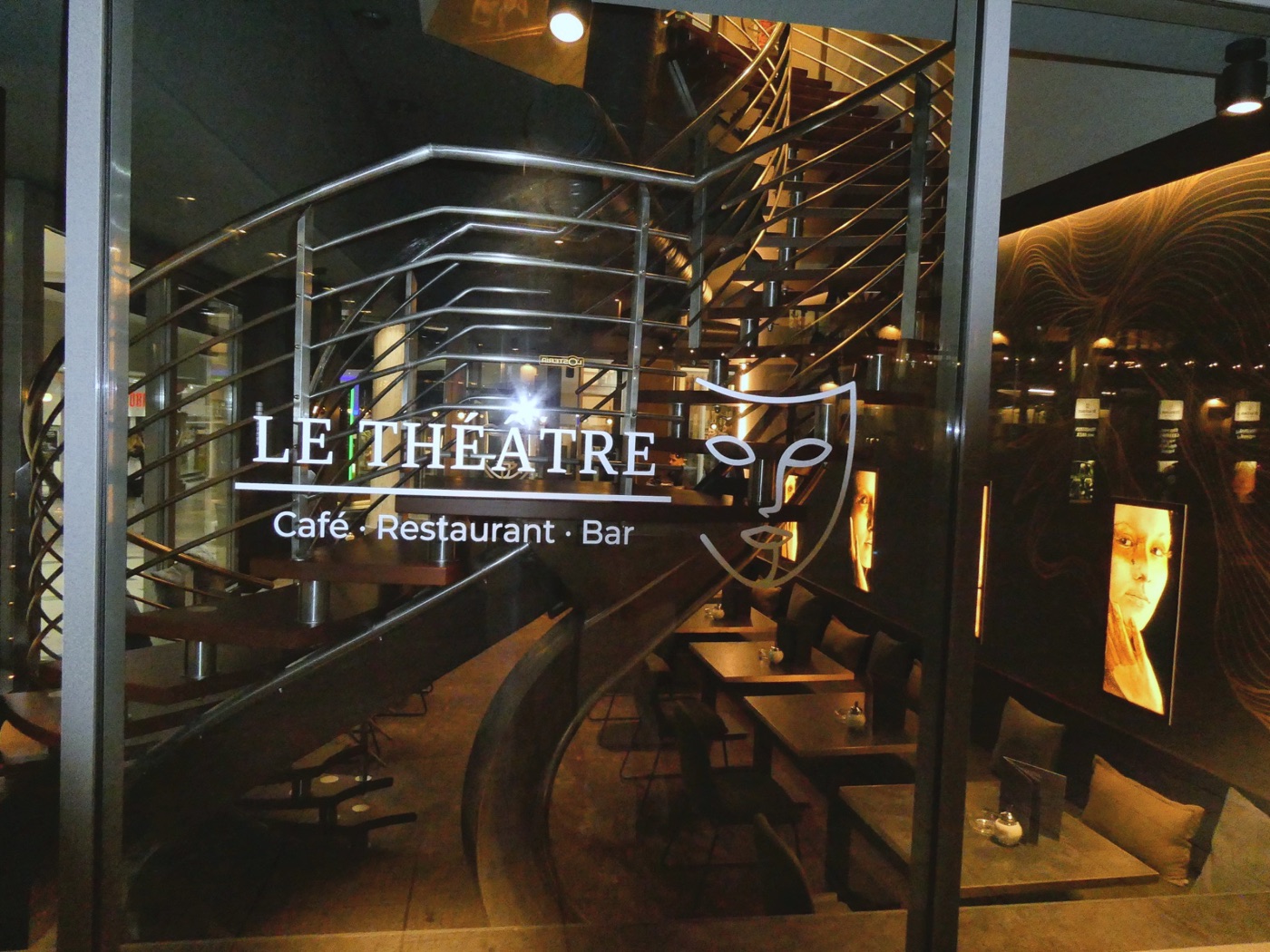 Der Eingang des Le Théâtre in Stuttgart